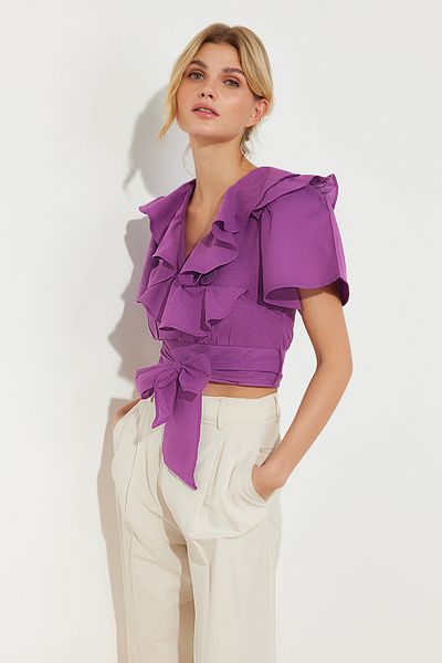 Trendyol Collection Lilafarbene Webbluse mit Rüschen und Krawatte TWOSS20BZ0351