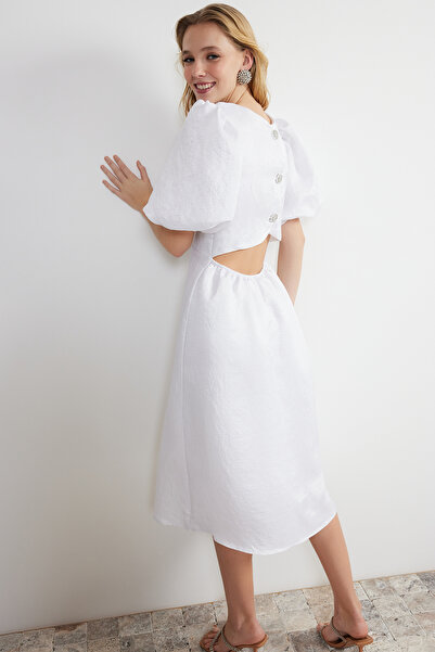 Trendyol Collection Ecru A-Cut šaty s balonovými rukávy s kamennými doplňky - TPRSS24EL00052