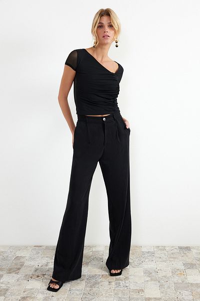Trendyol Collection Czarna, tiulowa, rozciągliwa bluzka z dzianiny z asymetrycznym kołnierzem TWOSS24BZ00188