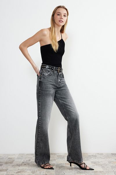 Trendyol Collection Graue Vintage-Jeans mit hoher Taille und blassem Effekt – Sustainable Wide Leg TWOSS24JE00018