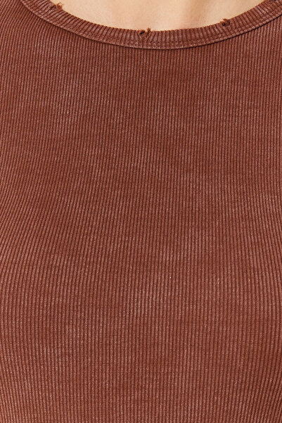 Trendyol Collection Brown Vintage/Faded Effect Basic Twill Cotton Stretchy Knitted T-Shirt TWOSS24TS00000