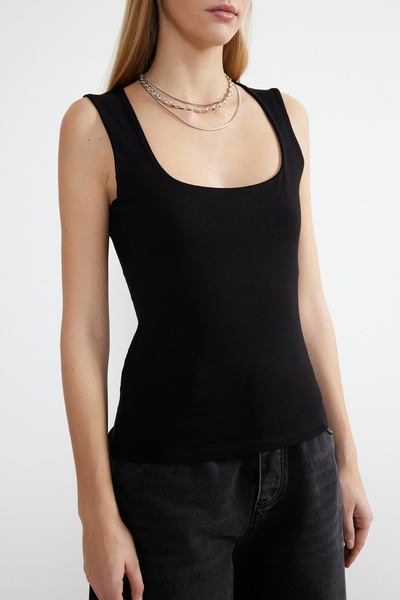 Trendyol Collection Czarny, kwadratowy kołnierzyk, bez rękawów, bawełniany, elastyczny, dopasowany/dopasowujący się do ciała, dzianinowy podkoszulek TWOSS24AL00013