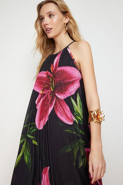 Trendyol Collection Pružné černé maxi pletené šaty – ohlávka s výstřihem, TWOSS23EL02372