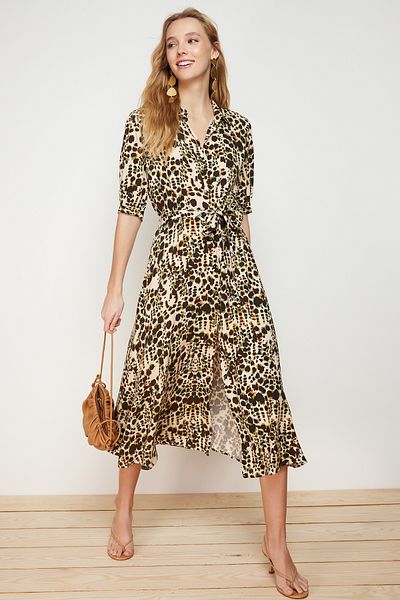 Trendyol Collection Φόρεμα πουκάμισο από βισκόζη σε κρεμ ζωσμένο σχέδιο TWOSS20EL1559