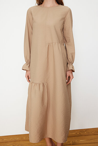 Trendyol Modest Μπεζ μανίκι Λεπτομερές απλό ύφασμα φόρεμα TCTSS24EB00056