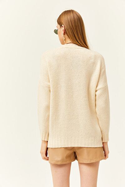 Olalook Women's Ecru Pocket Detailed Soft Textured Oversize Knitwear Sweater KZK-19000767