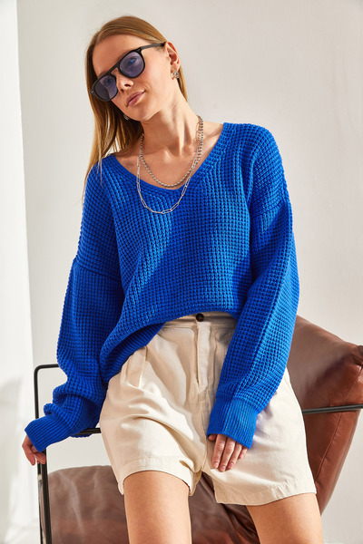 Bianco Lucci Women's Thessaloniki Braided V-Neck Sweater