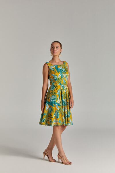 Nur OSKAY Hardal Renk Yeşil Yaprak Desenli Sırt Detaylı Kiloş Elbise