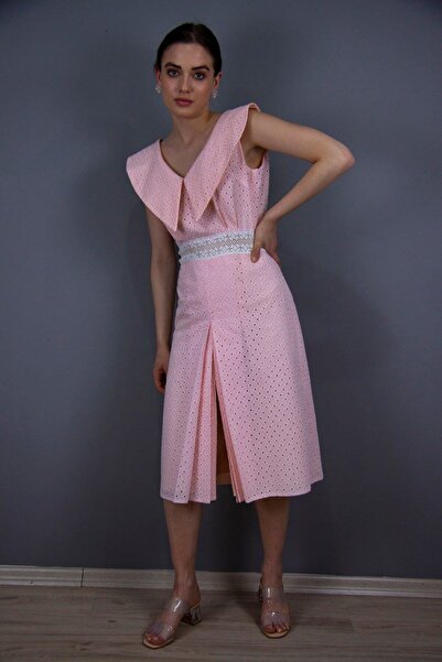 Nur OSKAY Pembe Fisto Şömiziye Yaka Pilikaşe Elbise