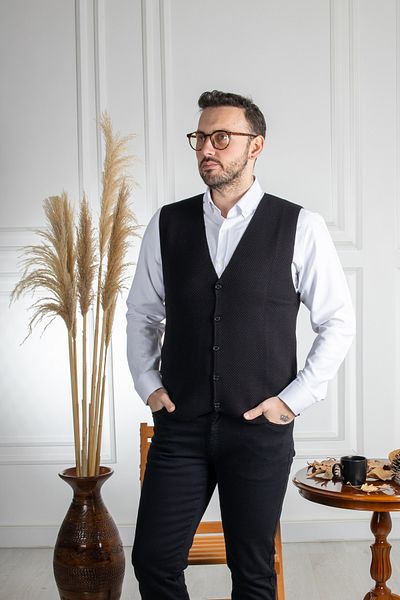 Sarar Interview Wraps Black Knitwear Vest