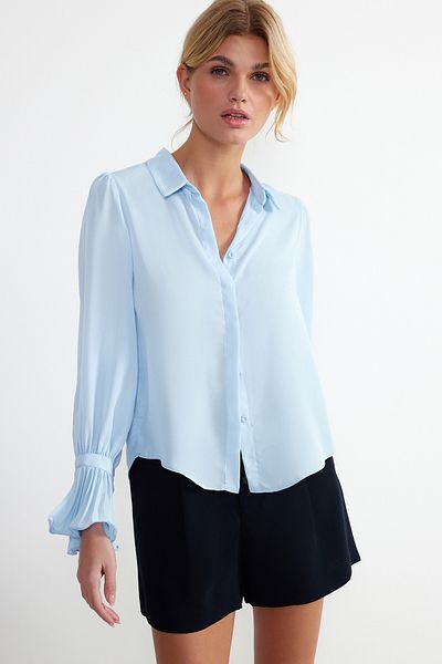 Trendyol Collection Babyblaues gewebtes Hemd mit spanischen Ärmeln - Regular Fit TWOAW22GO0487