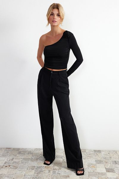 Trendyol Collection Μαύρο τριαντάφυλλο Λεπτομερής Ασύμμετρος Γιακάς Εφαρμοσμένο Ευέλικτη Πλεκτή Μπλούζα TWOSS24BZ00158
