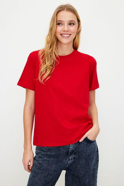 Trendyol Collection Piros, 100% pamut alap nyakú, kötött póló TWOSS23TS00000