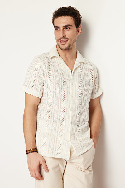 Trendyol Collection Koszula Apaş z kołnierzykiem w kolorze ecru - Regular Fit TMNSS24GO00026