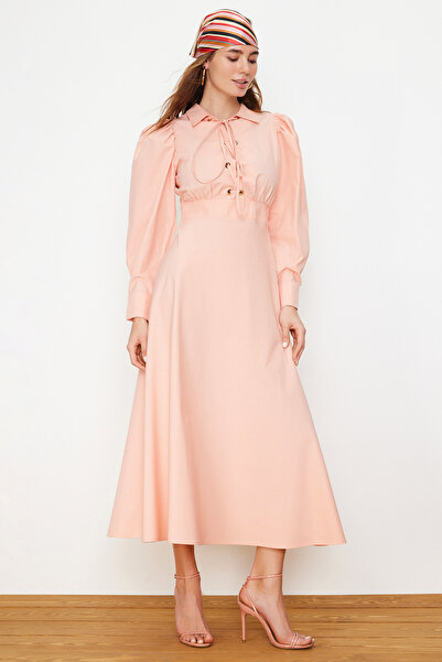 Trendyol Modest Φόρεμα από ξηρό τριαντάφυλλο με λεπτομέρειες από βαμβακερό ύφασμα TCTSS24EB00012