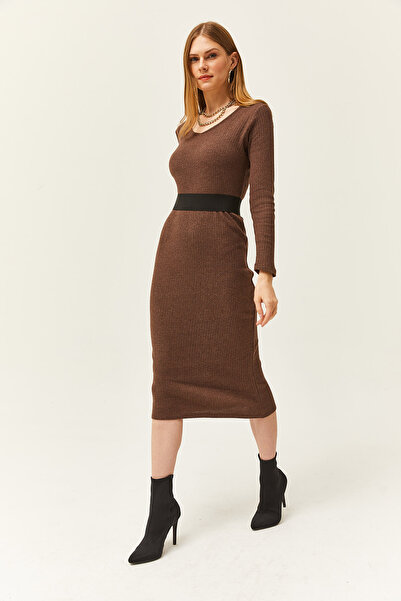 Olalook Dámský hnědý bazénový límec, silné žebrované midi šaty ELB-19002021