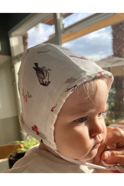 runbaby Muslin Fabric Double Sided Baby Bonnet Hat with Bird Pattern (3-9 MONTHS)