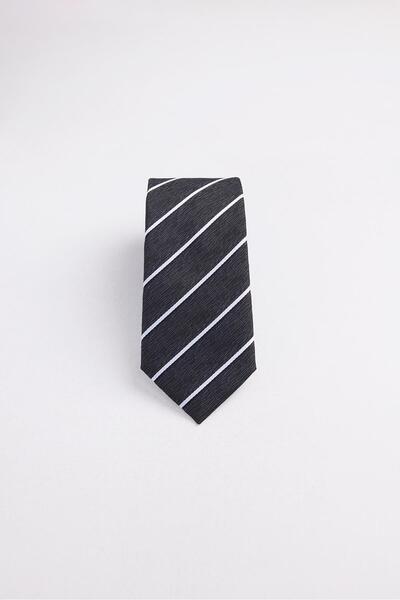 Tudors Classic Patterned Black Tie with Pocket Handkerchief