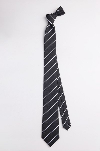 Tudors Classic Patterned Black Tie with Pocket Handkerchief