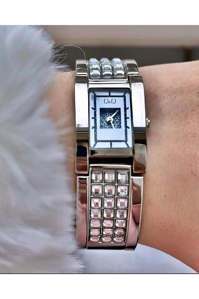 Q&Q Women's Metal Cord Wristwatch