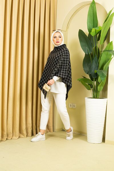 Kayaka triko women's houndstooth patterned triangle poncho