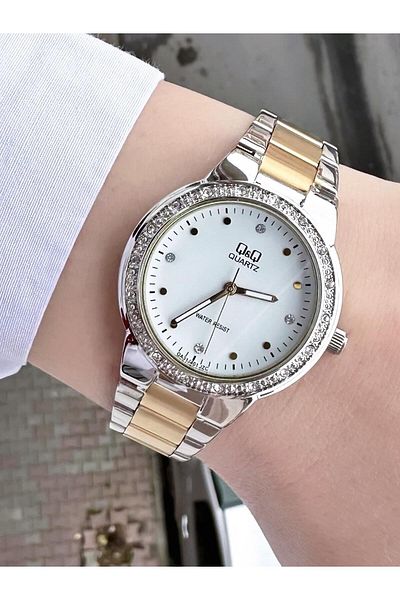 Q&Q Women's Metal Band Wristwatch