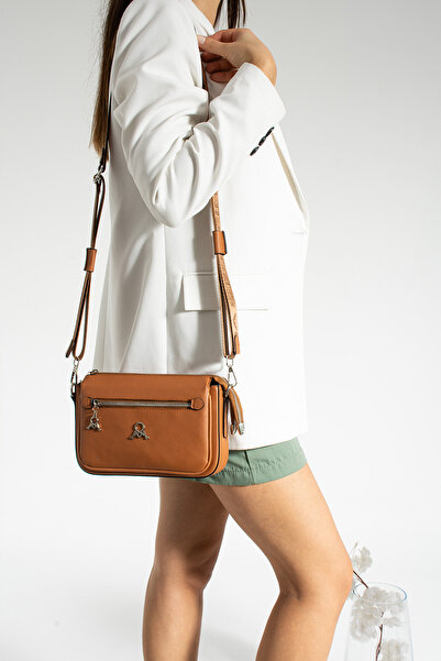 YOGII Lacon Модель Жіноча сумка через плече та на руці Водонепроникна шкіра Ш...