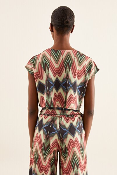 Quincey Women's Green V-Neck Crop Blouse