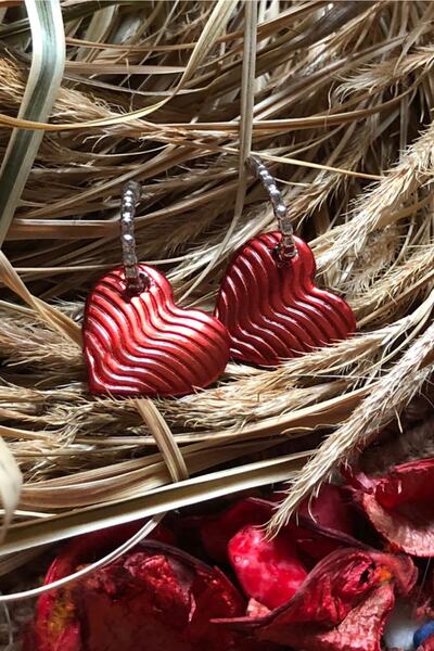 Leerybee الكروم اللون الأحمر أقراط القلب مضاد الأرجية