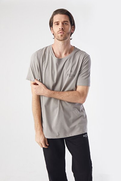 Short-sleeve T-shirt