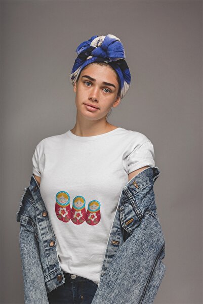ErTaPassage Λευκό Matryoshka με τύπωμα Γυναικείο μπλουζάκι - T3882471