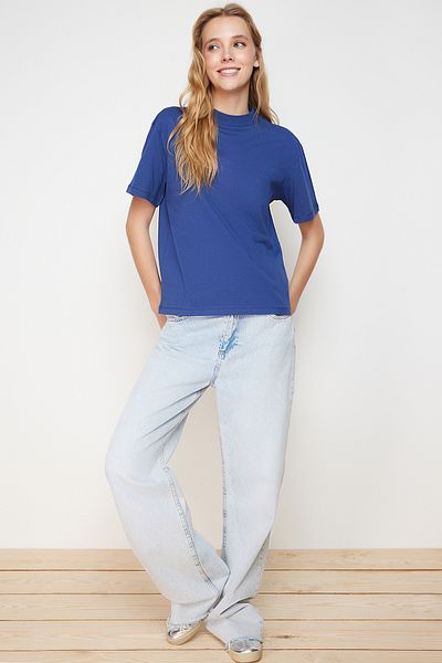 Trendyol Collection Indigo 100% bavlna Základní pletené tričko se stojatým límcem TWOAW20TS0096