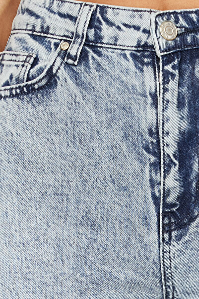 Trendyol Collection Blugi mom subțiri cu talie înaltă mai sustenabili TWOSS24JE00081