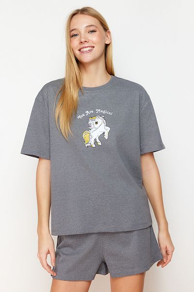 Trendyol Collection Πλεκτό σετ πιτζάμες με στάμπα γκρι μελανζέ με σορτς THMSS24PT00116