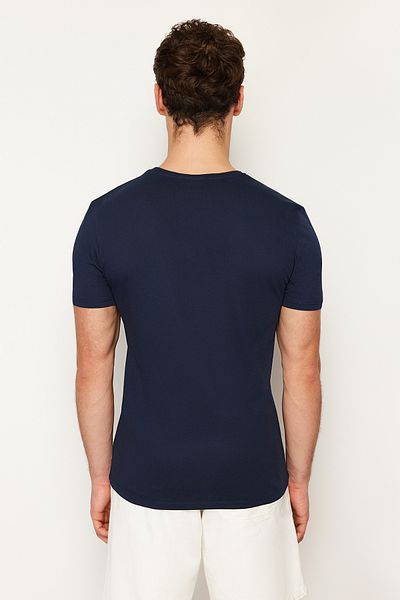 Trendyol Collection Marineblaues Slim-Fit-Kurzarm-T-Shirt aus Baumwolle mit V-Ausschnitt – TMNSS19BO0002