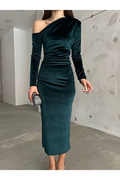 Butik Beyza Velvet Dress - Off-the-Shoulder Gathered Design