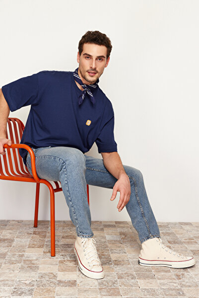 Trendyol Collection Džíny Relax Fit Boyfriend – středně modré, 100% bavlna, džínové kalhoty Distressed Look TMNAW23JE00043