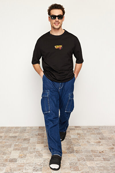 Trendyol Collection Vesmírně potištěné černé oversize bavlněné tričko - TMNSS24TS00085