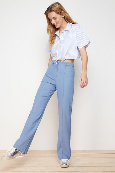 Trendyol Collection Indigó egyenes/egyenes szabású, magas derekú, bordás varrású szőtt nadrág TWOSS21PL0093