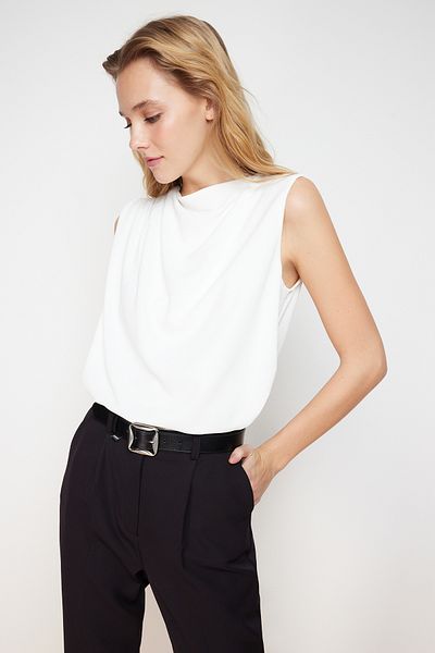 Trendyol Collection Ecru Gather Detailed Halenka s výstřihem bez rukávů TWOSS24BZ00343