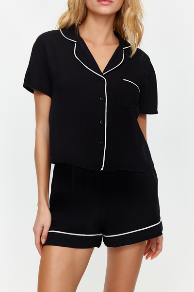 Trendyol Collection Μαύρο Piping Λεπτομέρεια υφαντό σετ πιτζάμες με σορτς βισκόζης THMSS24PT00051