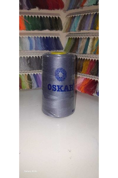 Oskar Μωβ νήμα