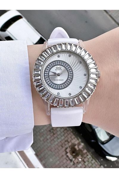 Q&Q Women's Plastic Cord Wristwatch