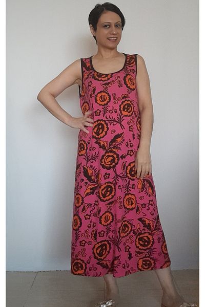 Mertcan Butik Φόρεμα βισκόζης με ροζ μαύρο λουλουδάτο σχέδιο με χοντρό λουράκι