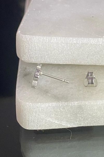 Jaida Moda Unisex 316l Surgical Steel Silver Skull Symbol Gothic Nail Earrings