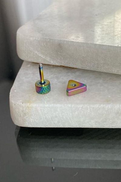 Jaida Moda Unisex Hologram 316l Surgical Steel Front Face Mirrored Triangle Model Helix Lobe Earrings