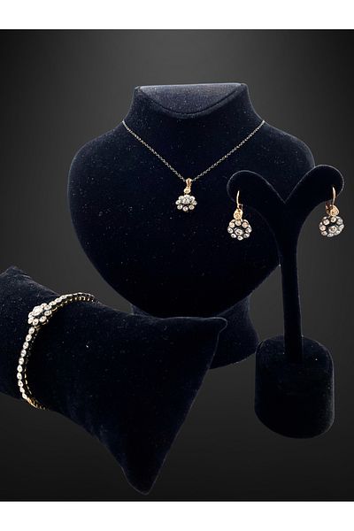 FAYRA ACCESSORIES مجموعة نمط زهرة الأقحوان من حجر الزركون