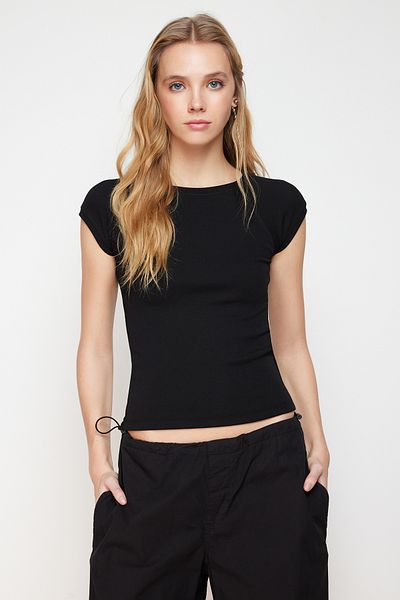 Trendyol Collection Czarna, dopasowana, elastyczna bluzka z dzianiny w kształcie księżyca TWOSS24BZ00088