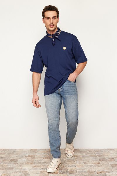 Trendyol Collection Relax Fit Boyfriend-Jeans – mittelblaue, 100 % Baumwolle, Distressed-Look-Jeans TMNAW23JE00043