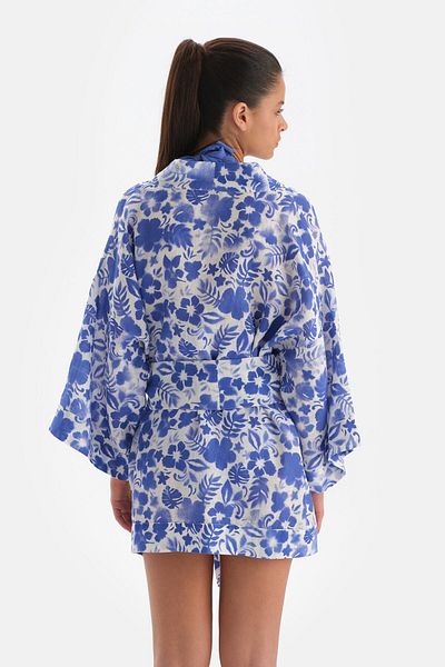 Dagi Blau-weißer kurzer Kimono aus Leinen